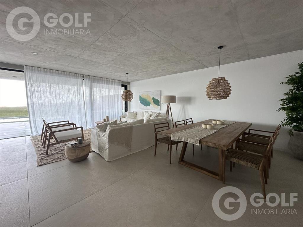 Venta de apartamento de 3 dormitorios y pileta privada en M