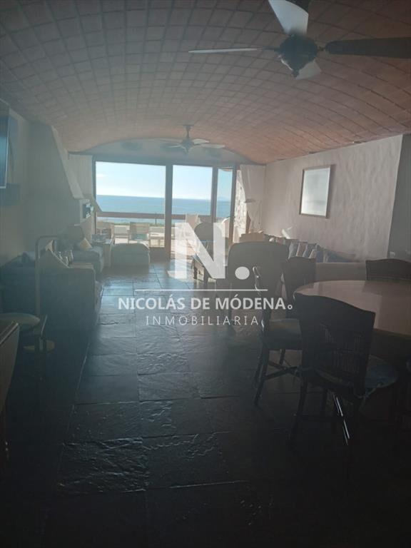 Vende Apartamento de 4 dormitorios,  Punta del