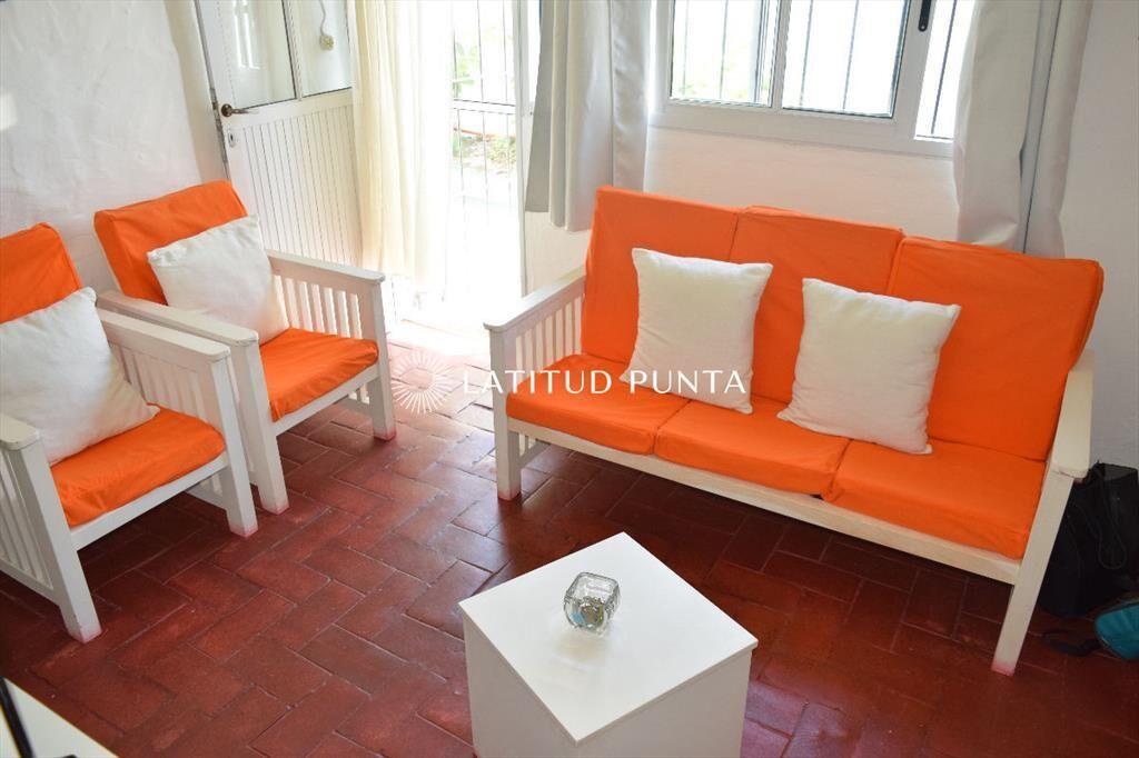 Alquiler  casa de 3 dormitorios playera a metros