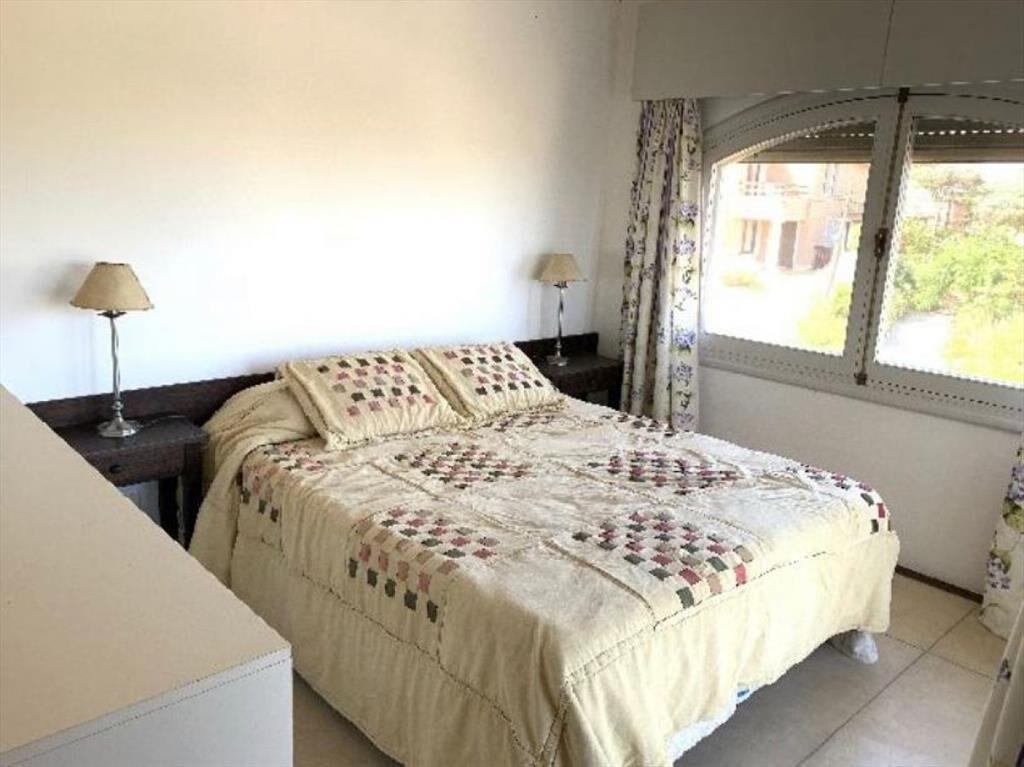 CASA EN VENTA DE 4 DORMITORIOS EN LA BARRA