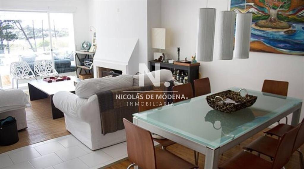 Apartamento de 2 dormitorios a la venta en Punta