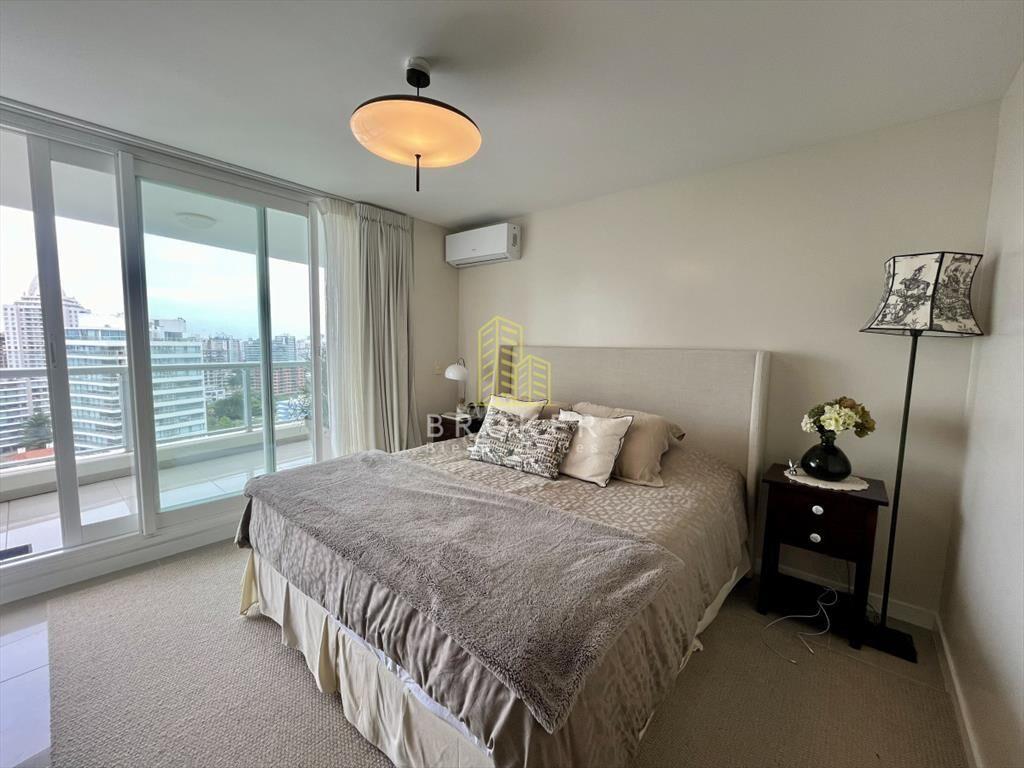 Venta Apartamento de 4 dormitorios a metros del