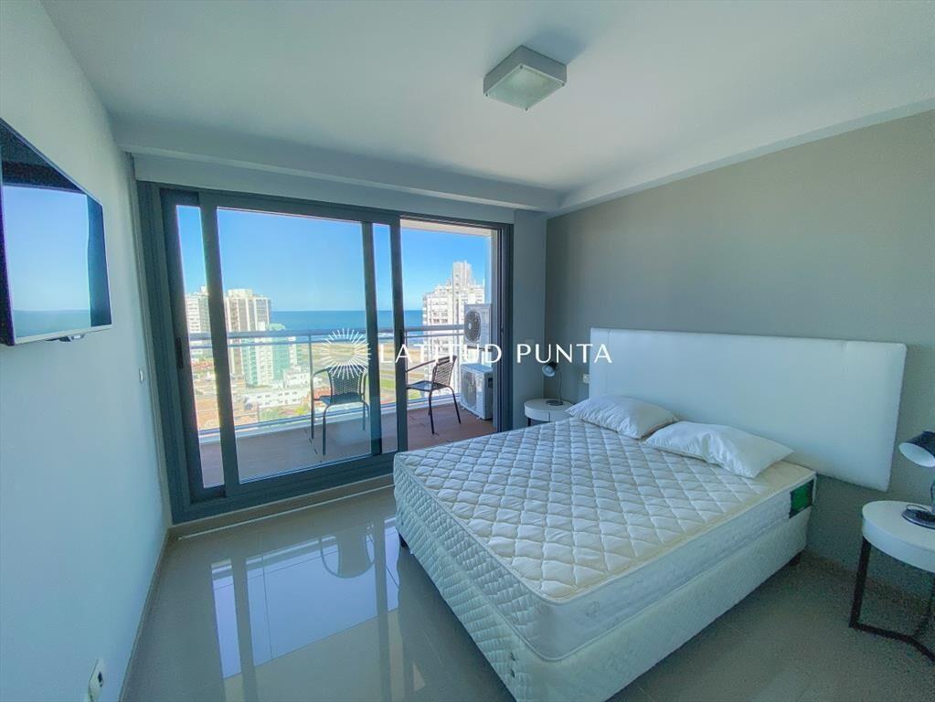 Piso alto en Brava, 1 dormitorio con vestidor, edificio Oni