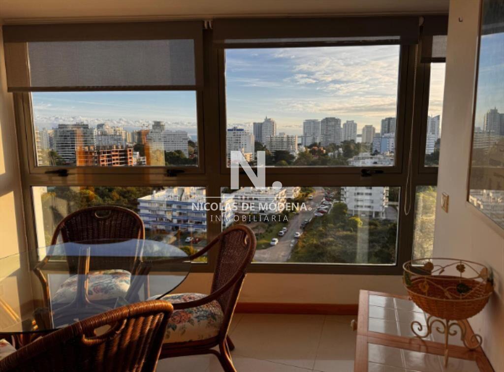 En venta apartamento de 3 dormitorios en Playa