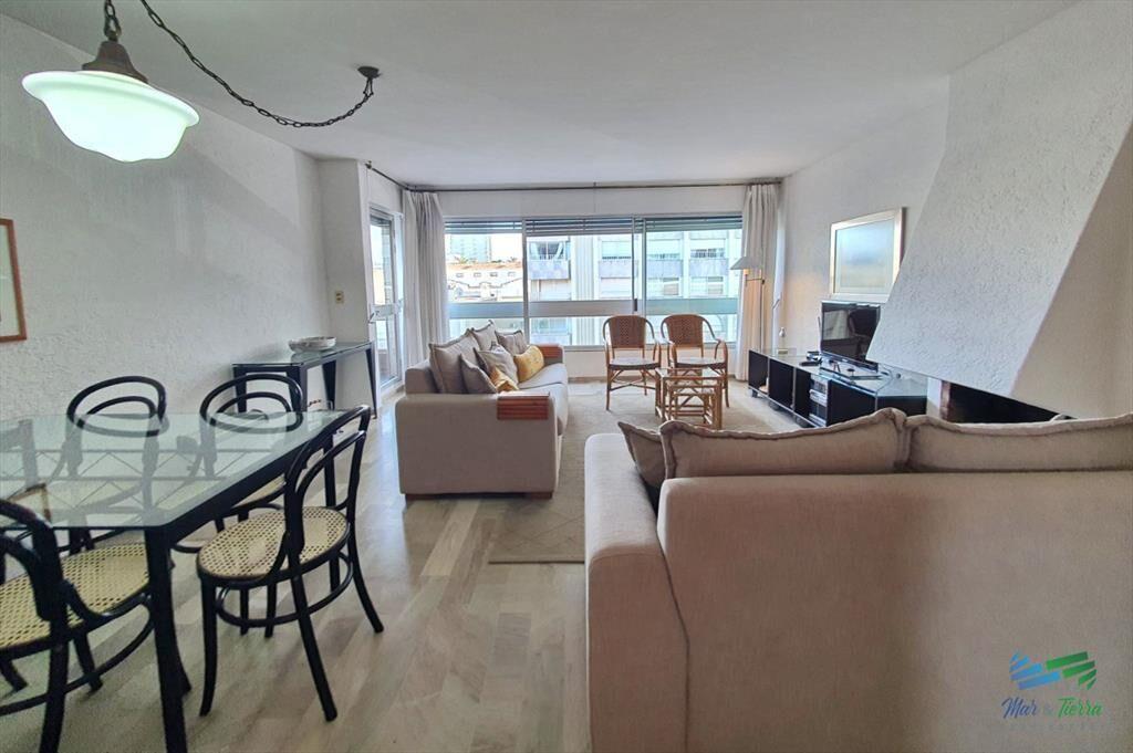En venta apartamento 3 dormitorios con parrillero propio y
