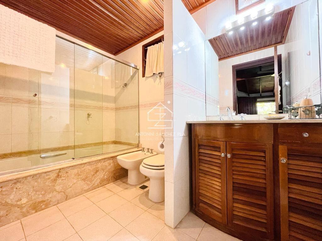 Excelente Casa de 4 Dormitorios en Playa Mansa -