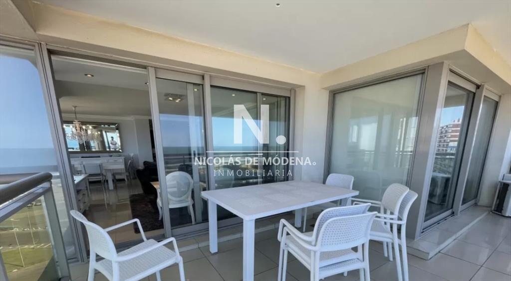 Departamento en venta, frente al mar. Torre Playa