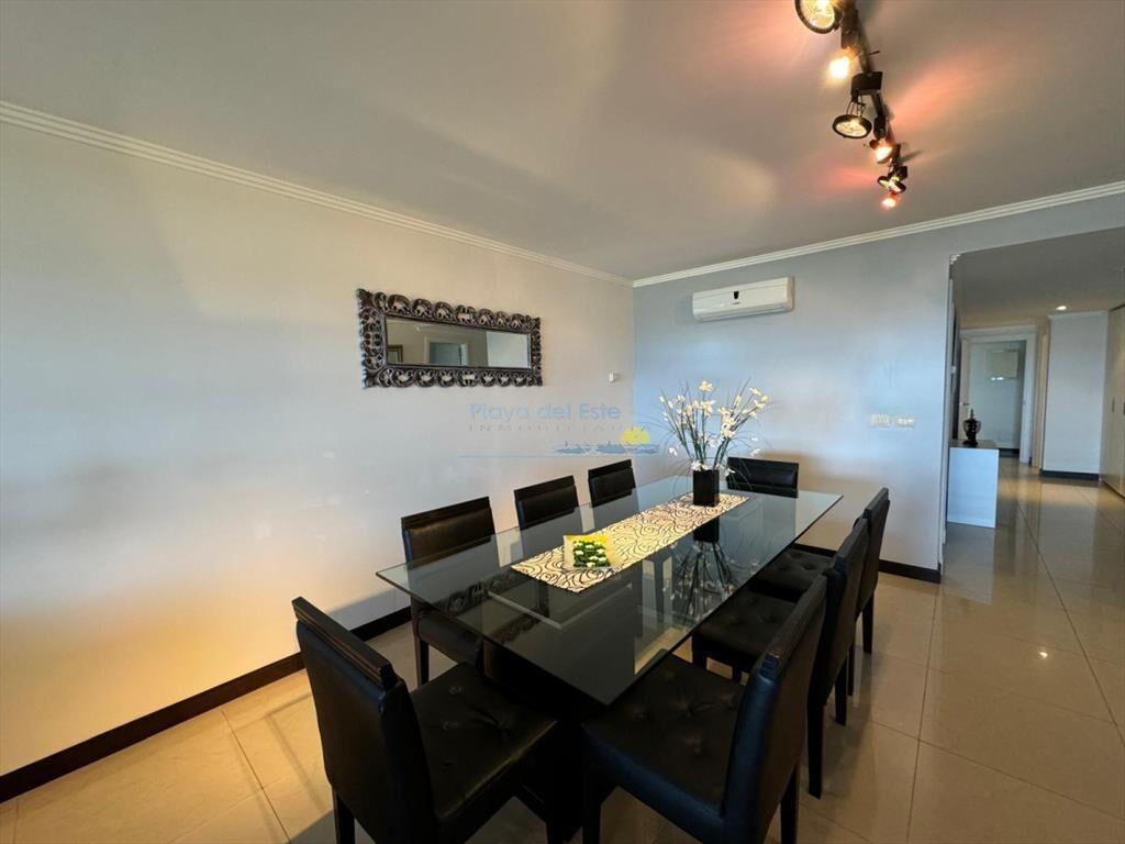 Apartamento en venta de 4 dormitorios en Punta ,