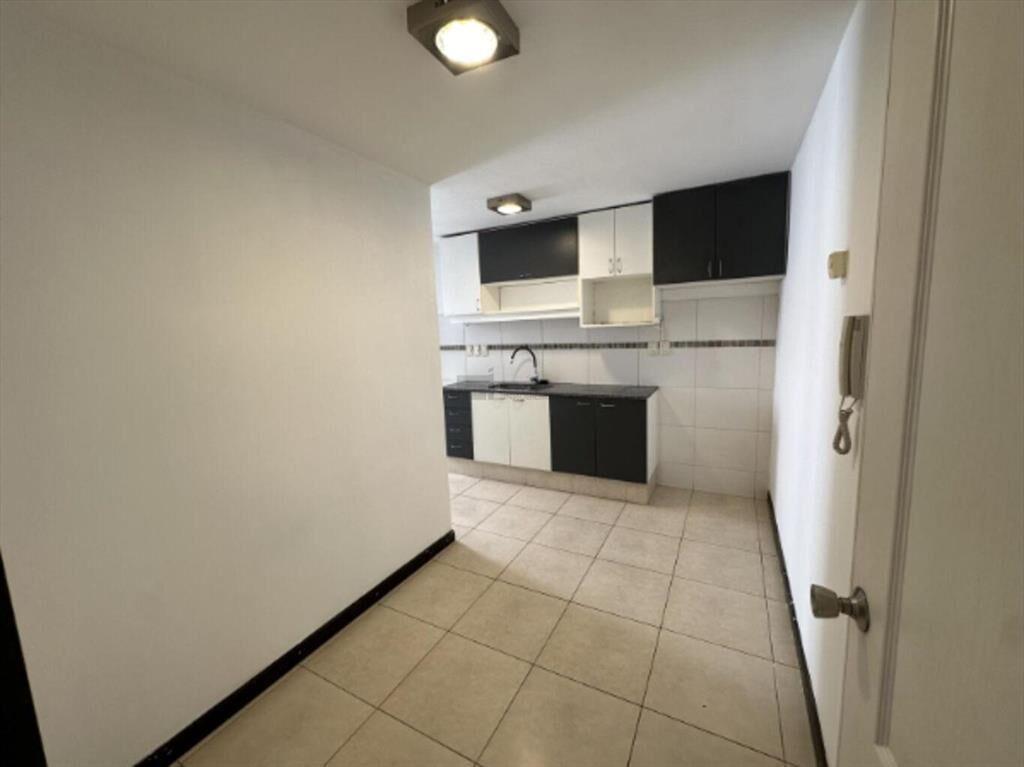Venta con Renta Apartamento tres dormitorios dos baños balc