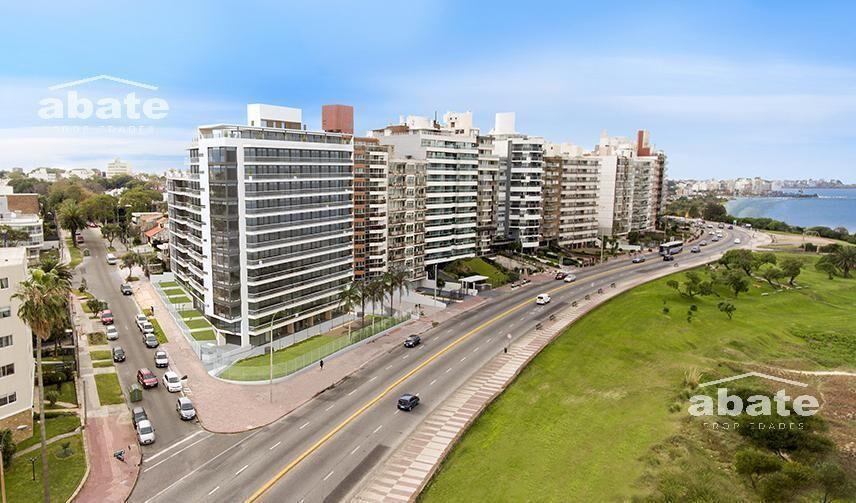 Venta apartamento en Malvín sobre la Rambla, vista al Mar c