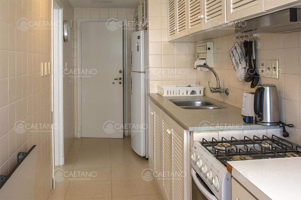Apartamento de 2 dormitorios con vista al mar en venta en P