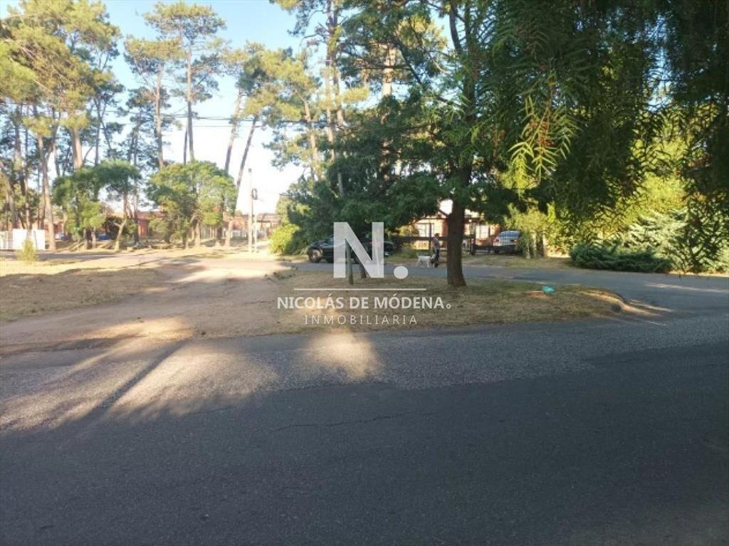 En venta terreno esquinero, en Punta del Este.