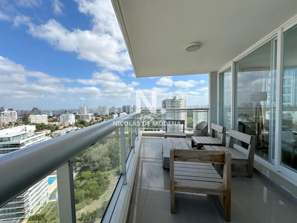 En venta apartamento con vista al mar en Punta de