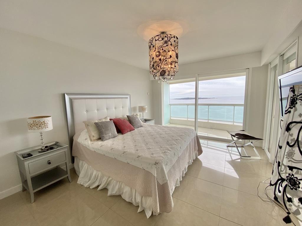 ALQUILER ANUAL APARTAMENTO 3 SUITES EN AQUARELA PUNTA DEL E