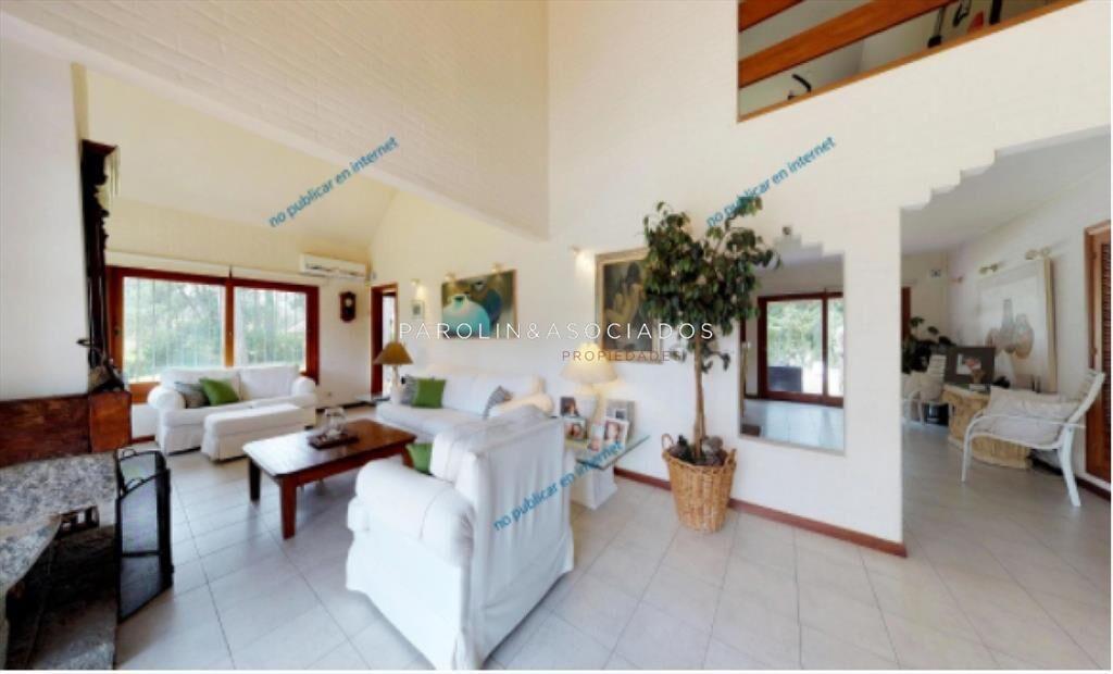 Hermosa casa en venta de 4 dormitorios en Lugano, Punta del