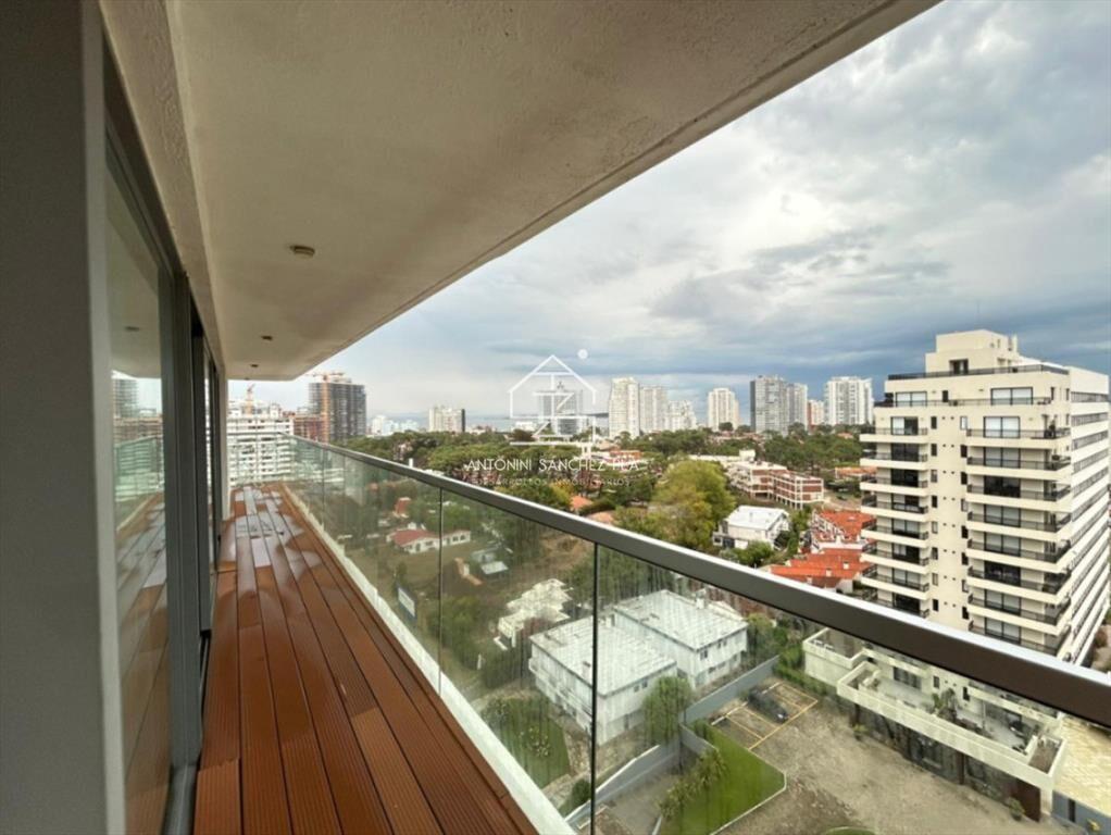 Venta apartamento tres dormitorios Punta del Este