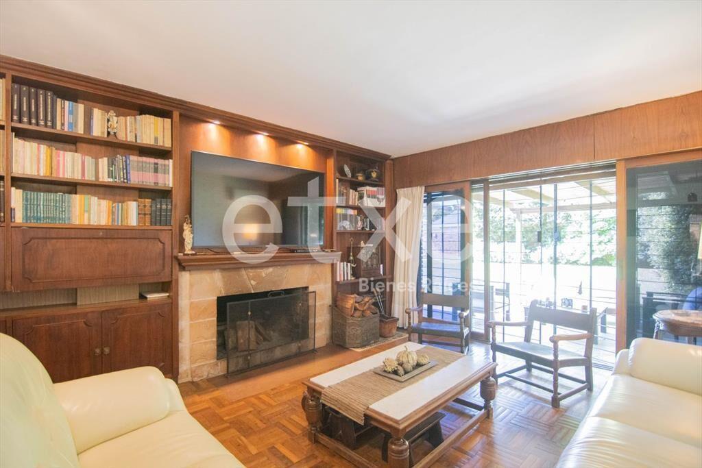 Venta de Casa con enrome jardín en Carrasco...