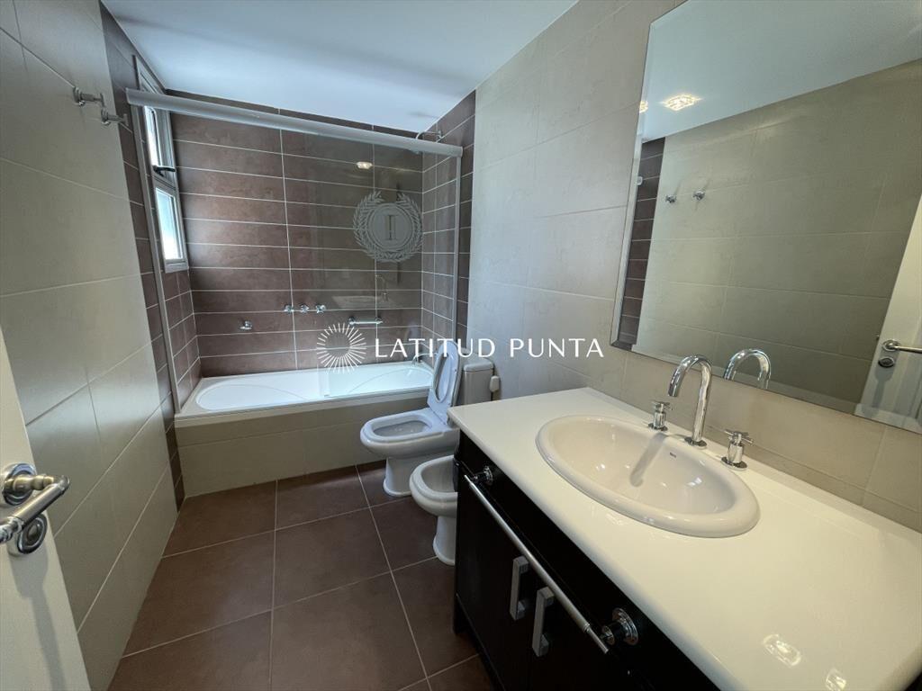 Apartamento en Brava, 3 dormitorios + dependencia