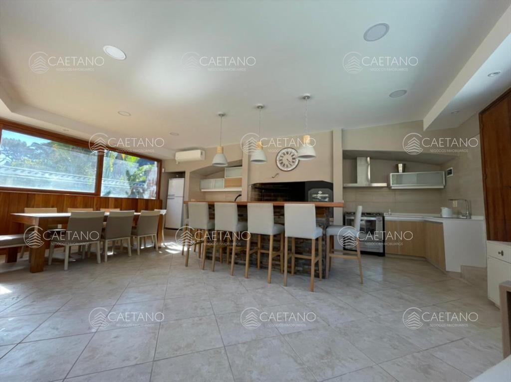 casa en excelente ubicación, 8 dormitorios