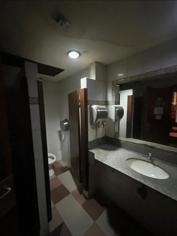 VENTA AMPLIO LOCAL COMERCIAL PASO MOLINO