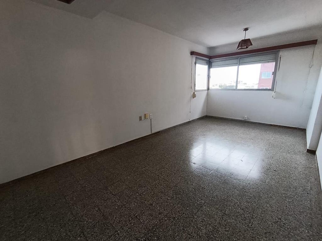 Comodo apartamento próximo a av.Italia y propios, y de ser