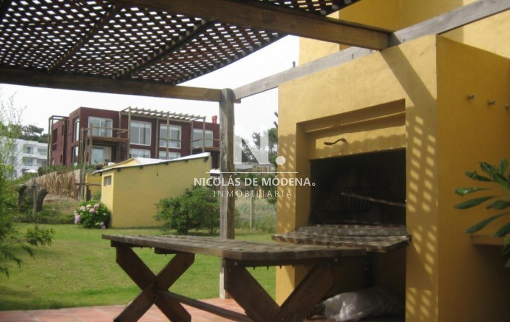En venta casa de 4 dormitorios, primera lÃnea -