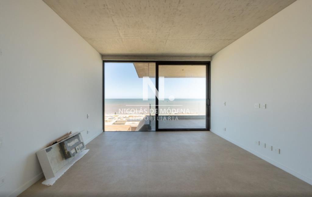En venta apartamento de 3 dormitorios en la Punta