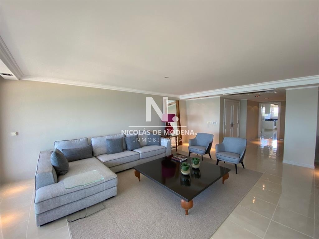 Departamento con vista a playa Masa en venta.