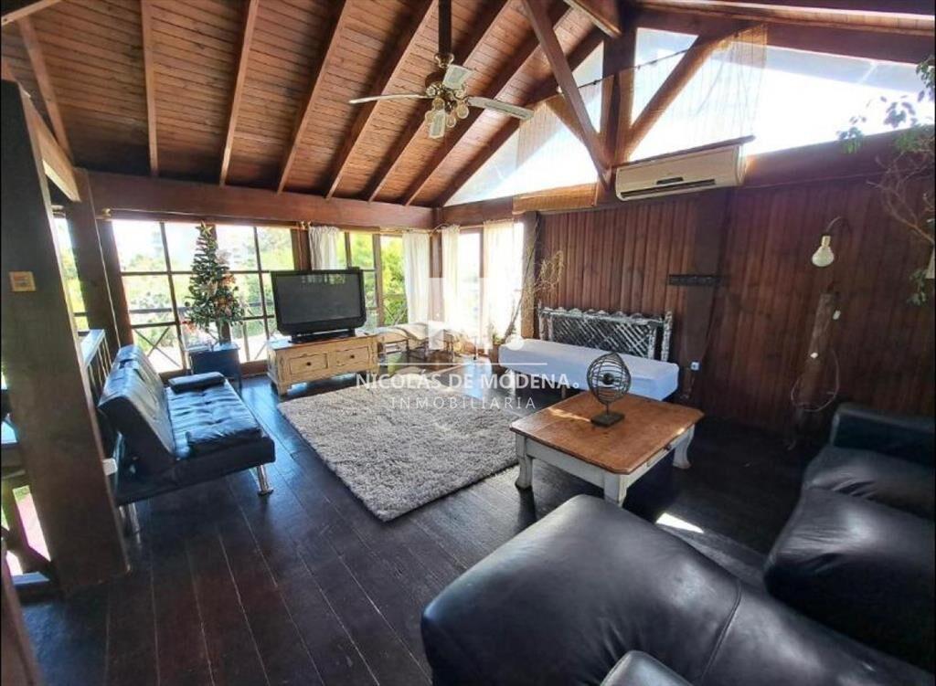 Vende casa a media cuadra del mar de 3 Pinares,