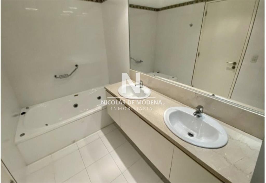 Apartamento de 2 dormitorios en venta en Punta