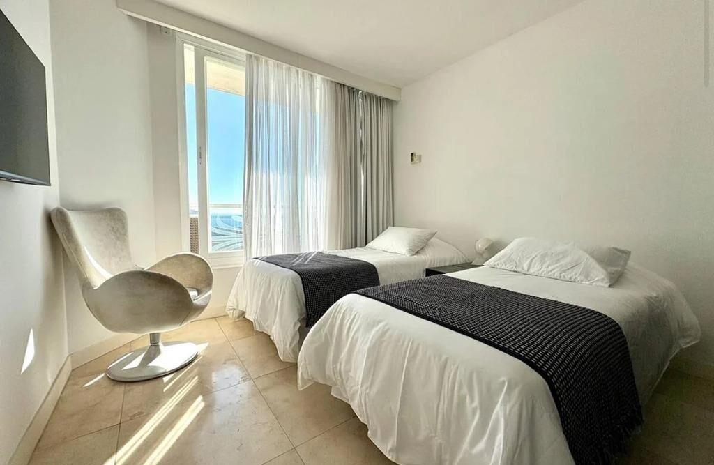 Venta apartamento dos dormitorios y cochera Torre Yoo Punta