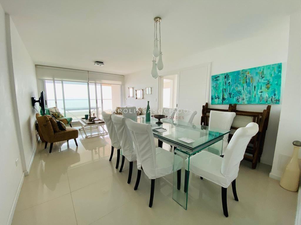 Apartamento en venta en piso alto Icon Brava del