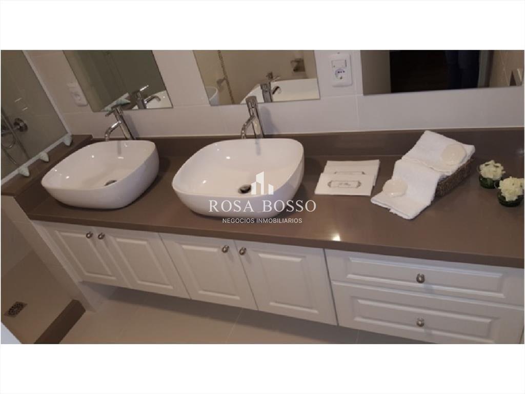 Apartamento en Peninsula para la venta.