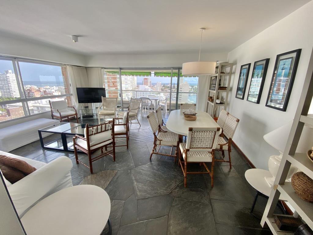 APARTAMENTO EN VENTA DE 3 DORMITORIOS 3 BAÑOS 2