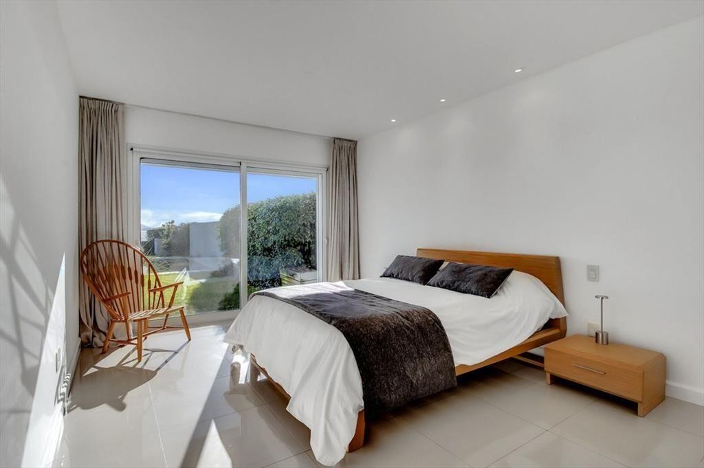 VENTA EN PUNTA BALLENA 3 DORMITORIOS CON PISCINA