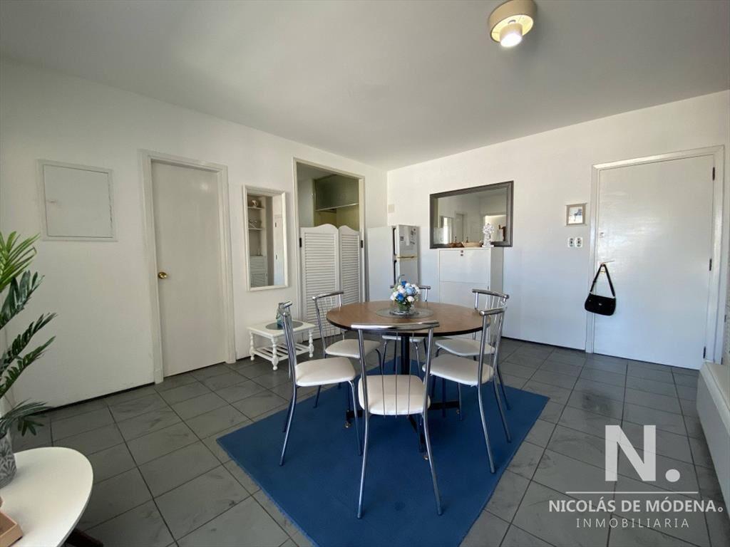 Venta piso alto en Santos Dumont 1 dormitorio