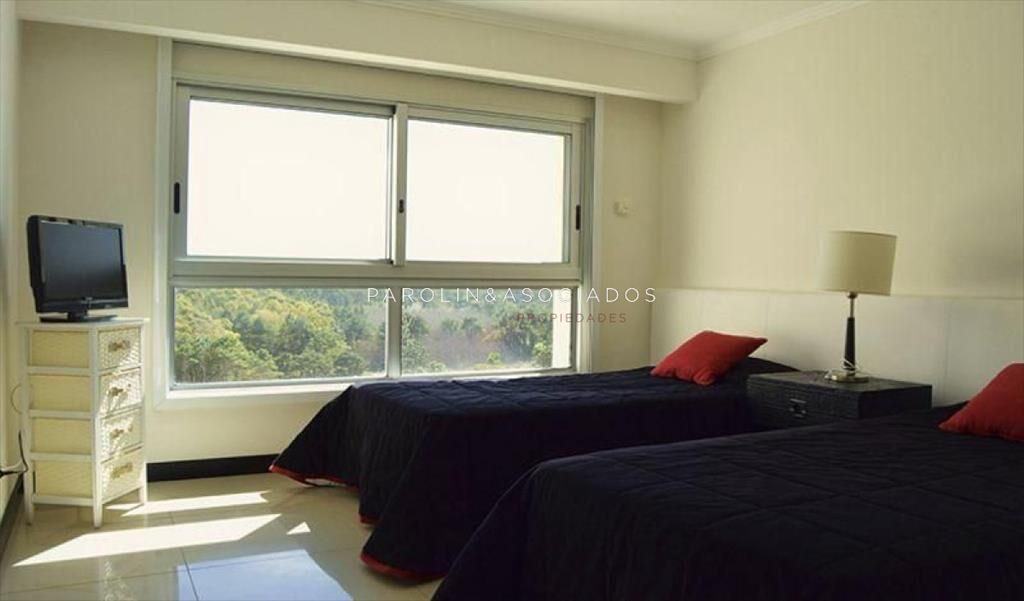 Apartamento en venta de 3 dormitorios en torre