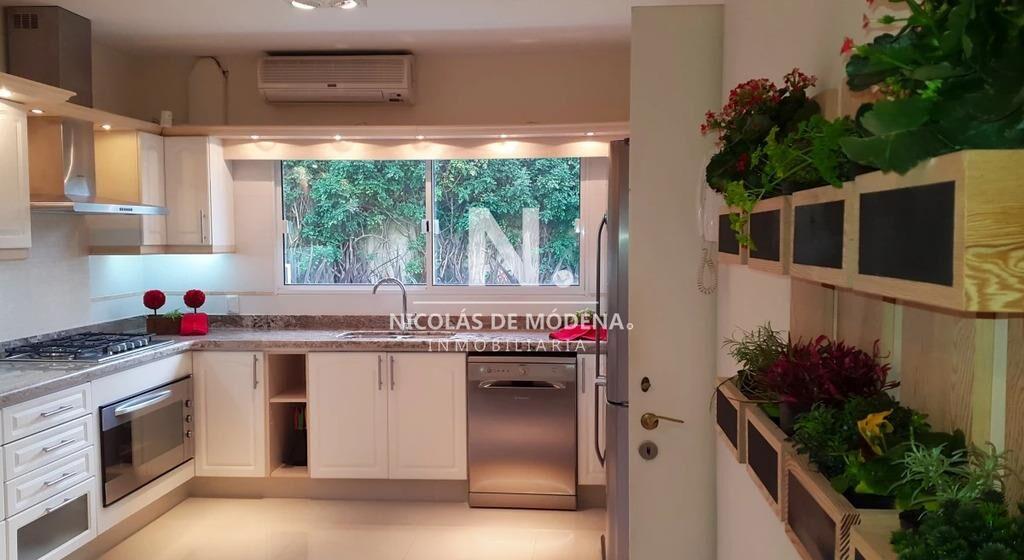 VENDE EXCELENTE CASA DE 4 DORMITORIOS EN PLAYA MANSA, PUNTA