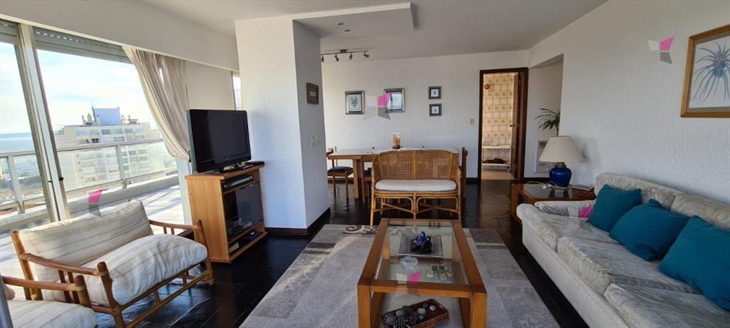 VENTA DE APARTAMENTO DE 2 DORMITORIOS FRENTE AL MAR EN BRAV