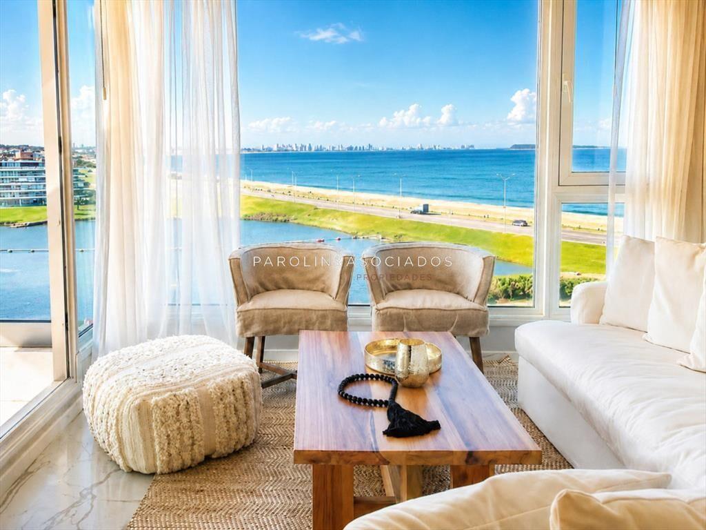 Vende apartamento con vista al mar de 3 suites,