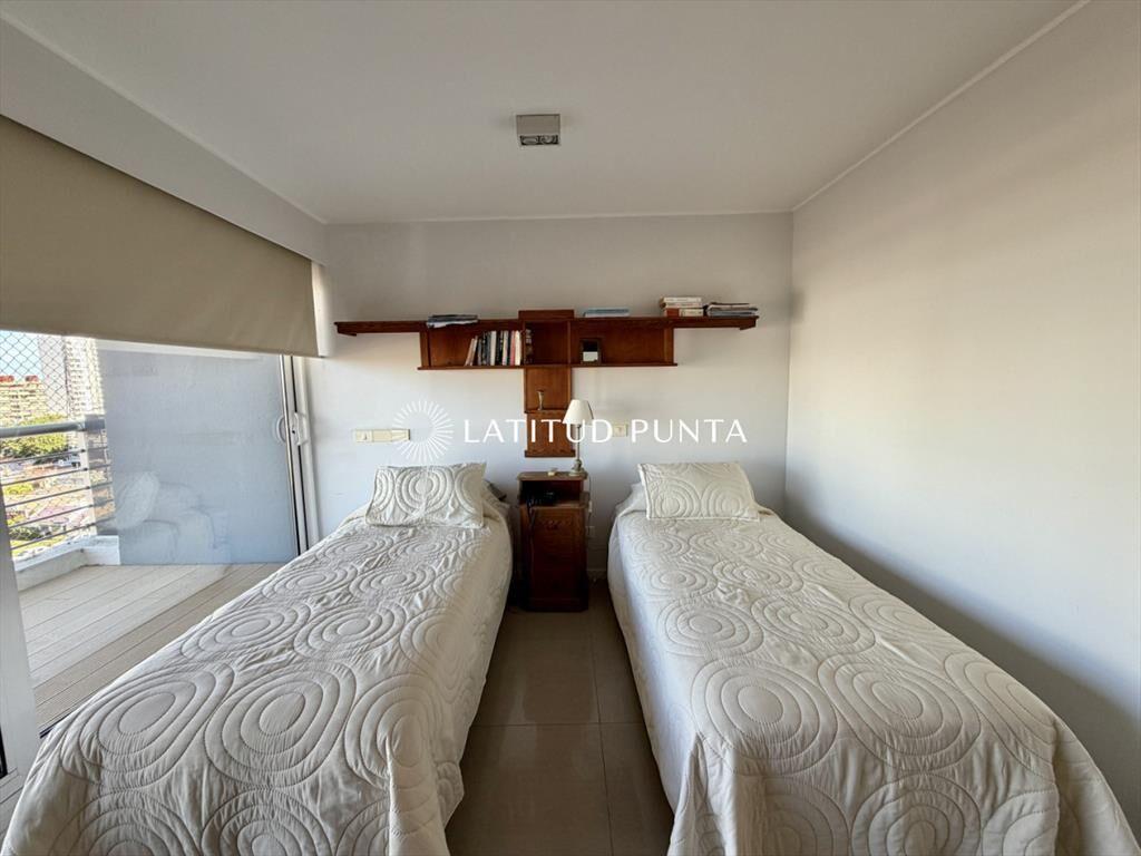 Apartamento de dos suites más dependencia con al