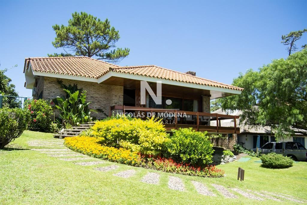 Hermosa casa en venta a pocos metros del mar.
