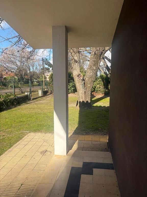 Venta Casa 2 dormitorios con amplio jardín y doble entrada