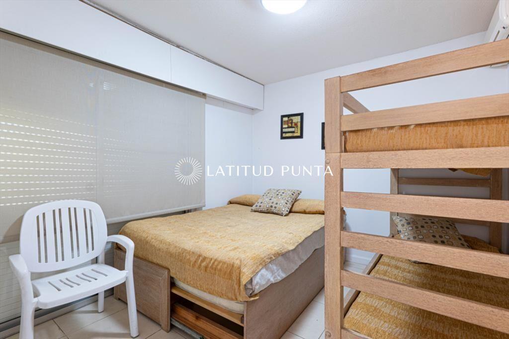 Apartamento en Mansa, 3 dormitorios, patio y