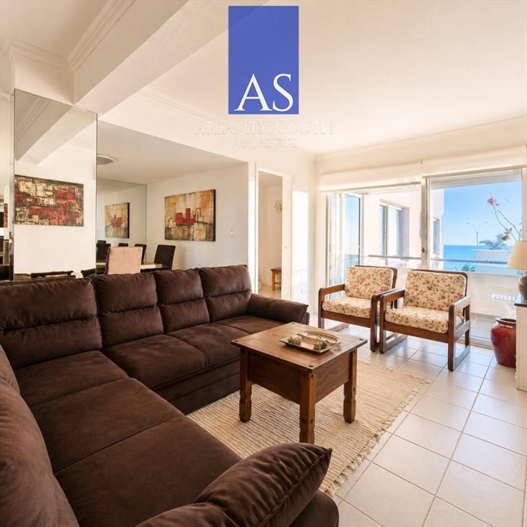 Apartamento de 3 Dormitorios con Vista Parcial al