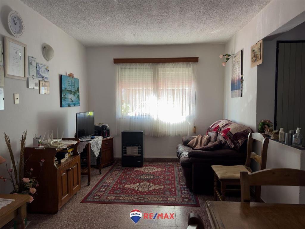 Casa Dúplex en zona este, 3 dormitorios y cochera.