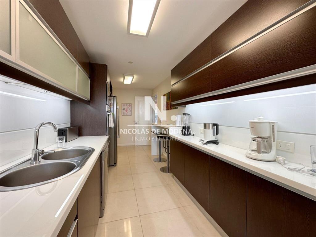 Apartamento en venta de 3 dormitorios en edificio