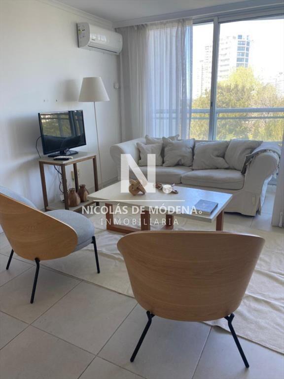 En venta apartamento de 2 dormitorios con balcon en Rooseve