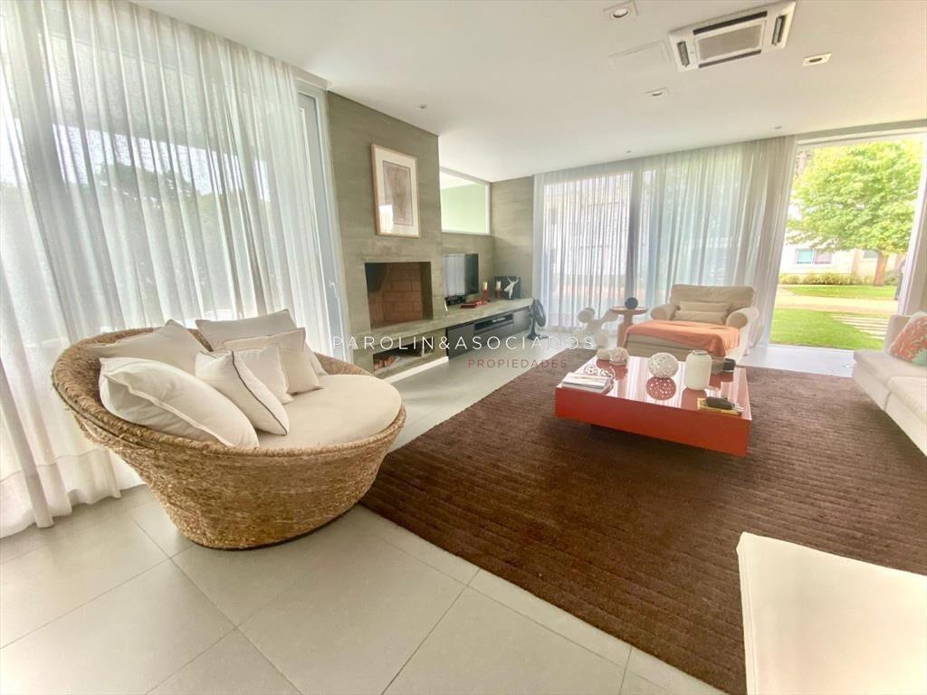 Casa en venta de 5 dormitorios en Mansa, Punta