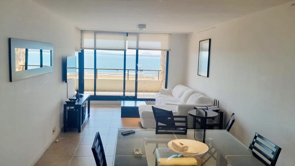 Venta de apartamento de dos dormitorios con dos